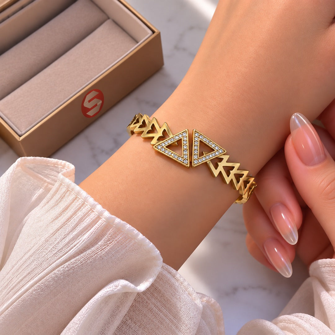 Elegant Crystal-Studded Floral Lucky Bracelet ⭐ for Women – Elegant Designer-Inspired Wristwear