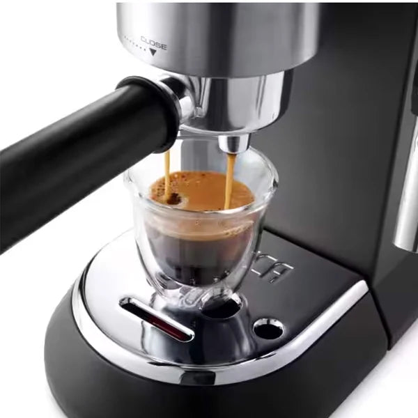 DELONGHI BAR PUMP ESPRESSO COFFEE MACHINE Model EC685.BK