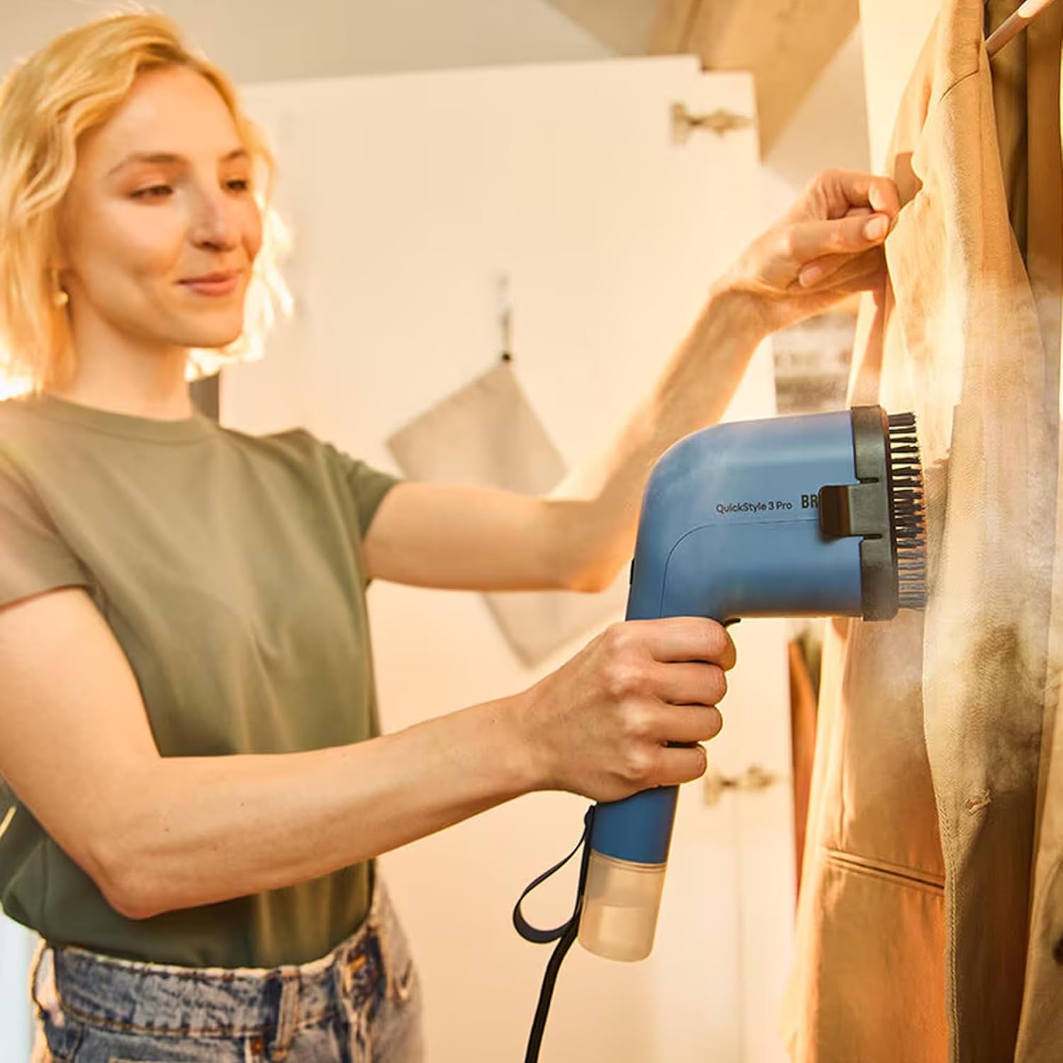 Braun QuickStyle 3 Pro Garment Steamer, Quick Heat-Up, Smart iCare Technology, Handheld Garment Steamer, Vertical Ironing, Capacity 70ml + 120ml, 1100 Watts - GS 3024