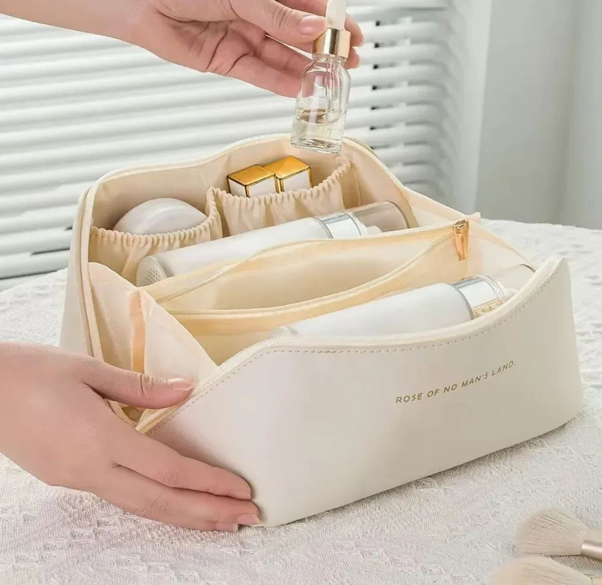 Travel Cosmetic Bag for Women ,  Makeup Organizer