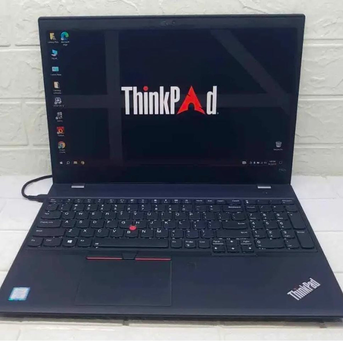 Lenovo Thinkpad P52s Ultraslim High End Workststion core i7 8th Gen Ram 16GB Upgradable Storage 256GB ssd Upgradable Touchscreen (Refurbished With Original Charger Included _ Without Box)